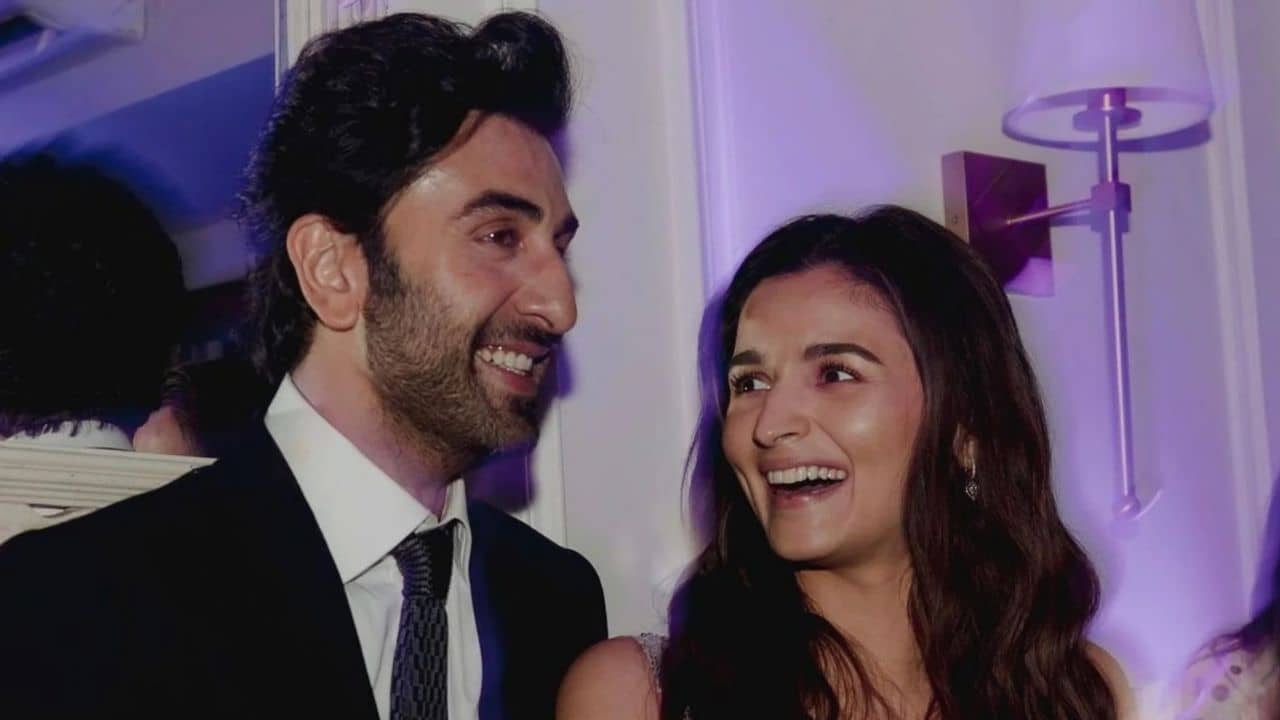 Alia Bhatt: ভাট বদলে এবার কি তবে আলিয়া কাপুর! পদবী পরিবর্তন নিয়ে কী ভাবছেন অভিনেত্রী?