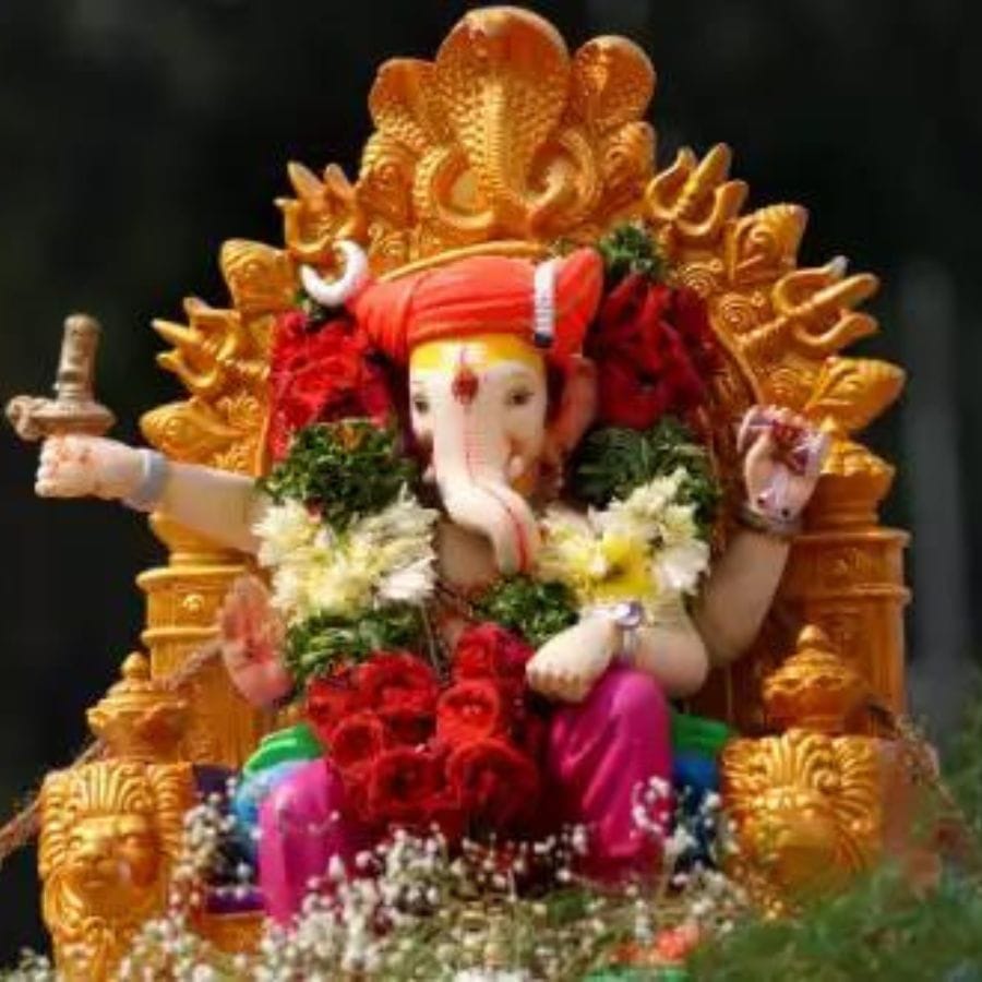 সিংহ রাশি - এই রাশির মানুষদের বাড়িতে সিঁদুর রঙের গণপতির মূর্তি আনতে হবে।