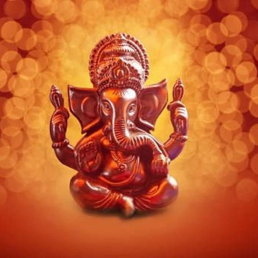 কুম্ভ রাশি- এই রাশির জাতক জাতিকাদের বাড়িতে গাঢ় নীল রঙের গণপতির মূর্তি আনতে হবে।