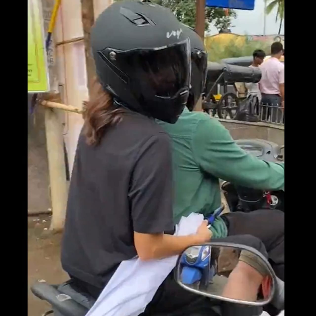  ক্রিকেট মাঠে সময়টা ভালো যাচ্ছে না বিশ্ব ক্রিকেটের অন্য়তম তারকা বিরাট কোহলির। দীর্ঘ তিন বছর আন্তর্জাতিক ক্রিকেটে শতরান নেই গত দশকের সেরা ক্রিকেটার বিরাটের ব্যাটে। (ছবি : টুইটার)