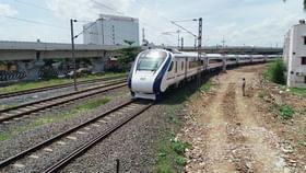 Vande Bharat Train : খুব শীঘ্রই আসছে দ্বিতীয় প্রজন্মের বন্দে ভারত ট্রেন, কী কী নতুন সুবিধা থাকছে এই ট্রেনে? Vande Bharat Train : খুব শীঘ্রই আসছে দ্বিতীয় প্রজন্মের বন্দে ভারত ট্রেন, কী কী নতুন সুবিধা থাকছে এই ট্রেনে?