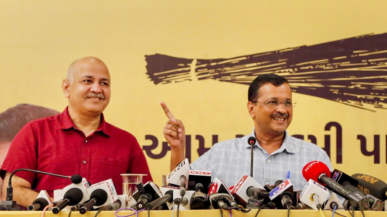 Arvind Kejriwal: '২-৩ দিনেই গ্রেফতার হবেন সিসোদিয়া', উপমুখ্যমন্ত্রীকে পাশে বসিয়েই ভবিষ্যদ্বাণী কেজরীবালের