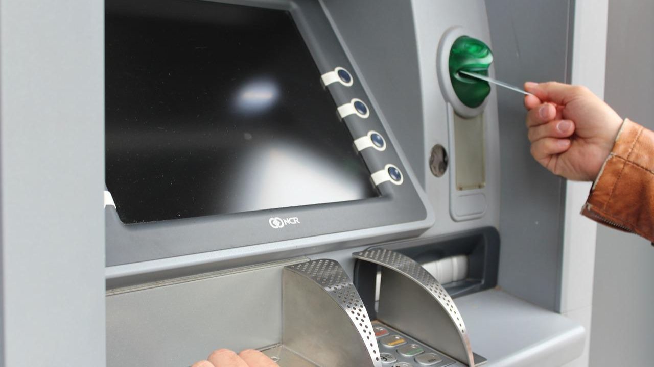 Lost ATM Card: এটিএম কার্ড হারিয়ে ফেলেছেন? প্রতারকদের হাত থেকে বাঁচতে এই কাজ করুন এখনই...