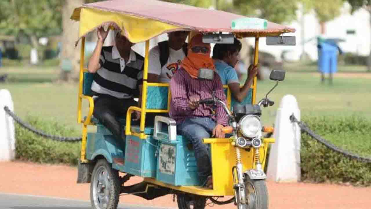 Exclusive: পার্থ চট্টোপাধ্যায় প্রযোজিত ছবিতে মদন হলেন টোটোচালক!