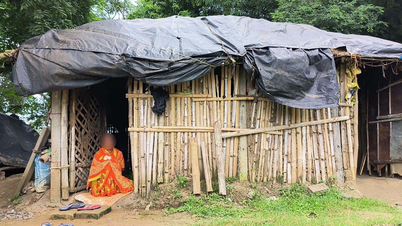 Debra family: ‘মুখ্যমন্ত্রী শাস্তি দিয়েছেন’, হুমায়ুনের মন্ত্রিত্ব যেতেই খুশির হাওয়া ডেবরার আদিবাসী পরিবারে Debra family: ‘মুখ্যমন্ত্রী শাস্তি দিয়েছেন’, হুমায়ুনের মন্ত্রিত্ব যেতেই খুশির হাওয়া ডেবরার আদিবাসী পরিবারে