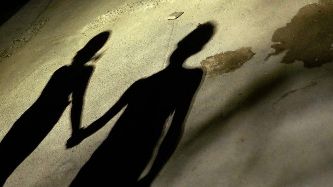 Extra Marital Affair: প্রেমের টানে স্বামীকে ছেড়ে বেরিয়ে যান মহিলা, প্রথমবার প্রেমিককে দেখে তো কপালে হাত...