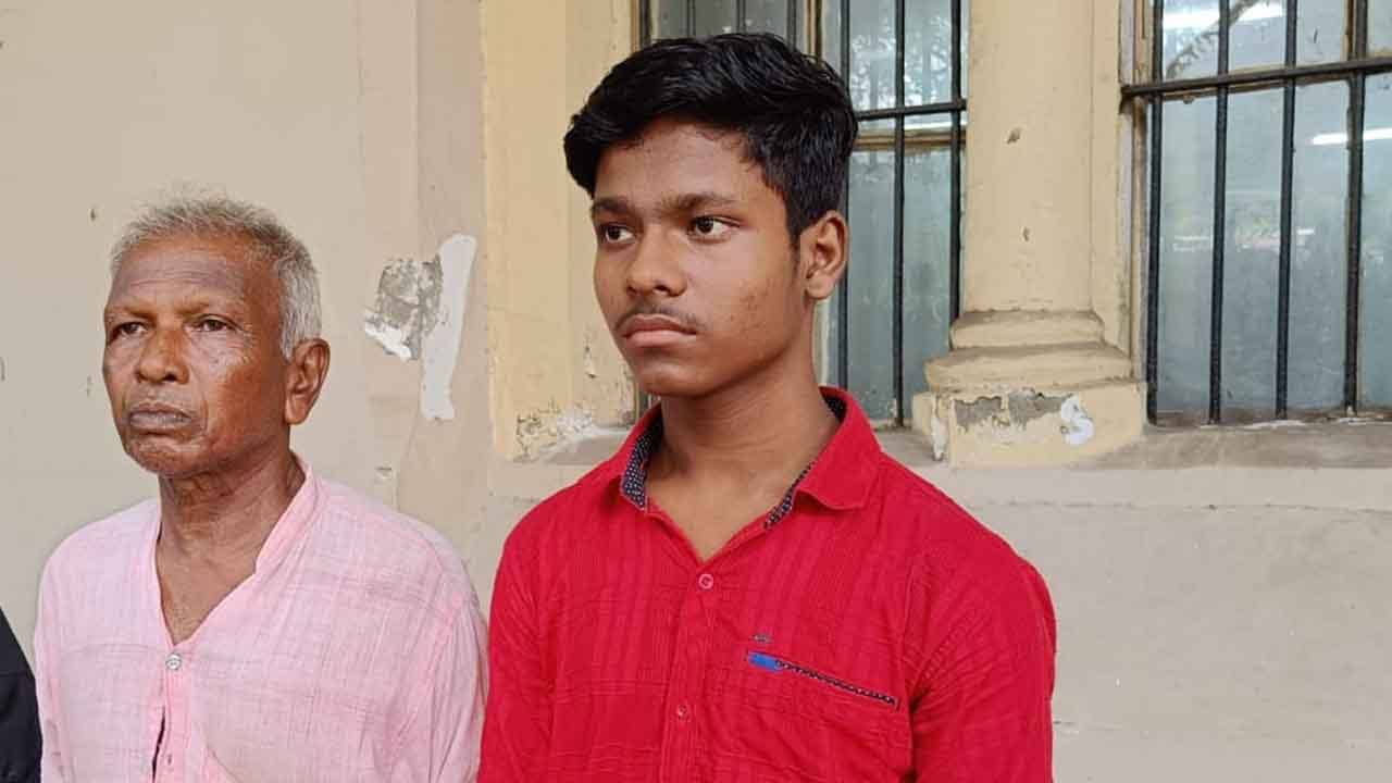 Calcutta High Court: ছেলেকে টাকা না দিলে বন্ধ হবে বেতন, মাকে নির্দেশ দিলেন বিচারপতি গঙ্গোপাধ্যায়ের