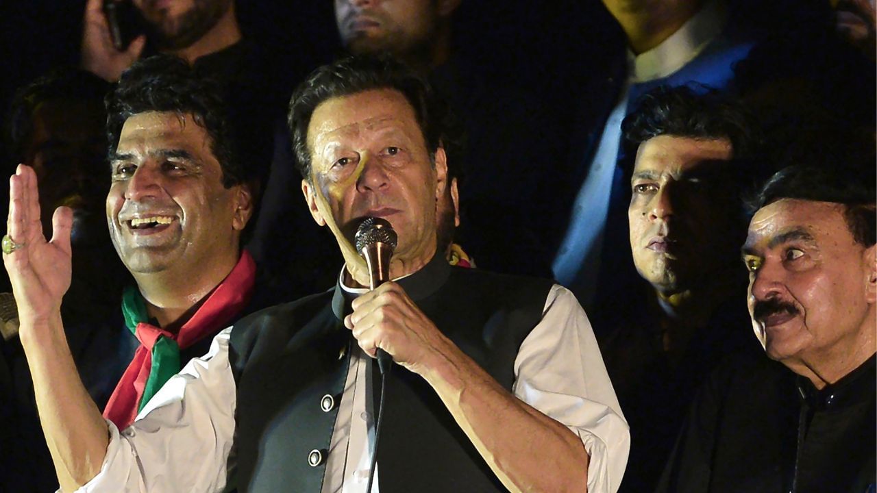 ISI on Imran Khan: পাকিস্তানি সেনার পাশে দাঁড়িয়ে ইমরান খানের বিরুদ্ধে বিস্ফোরক আইএসআই প্রধান