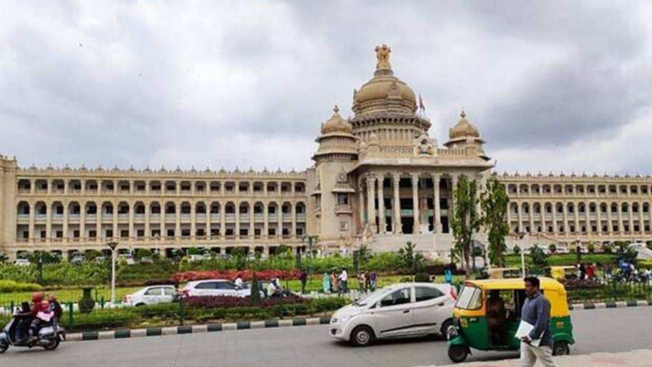 Karnataka: মুখ্যমন্ত্রীর কুর্সির দাম ২৫০০ কোটি টাকা, বিস্ফোরক অভিযোগ কংগ্রেস নেতার