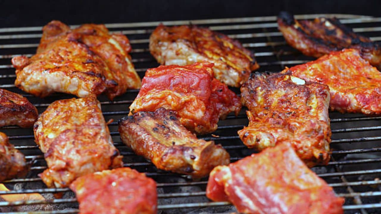 Village Food: চাঁপ, কষা তো অনেক হল, এবার তালপাতায় মুড়িয়ে হোক মাংস পোড়া! জমে যাবে উইকএন্ড...