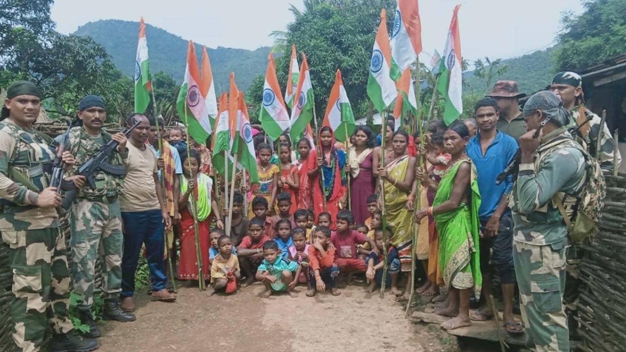 ৭৫ বছরে প্রথমবার! স্বাধীনতা দিবসে তিরঙ্গা উড়ল ওড়িশার মাওবাদী অধ্যুষিত এই এলাকায়