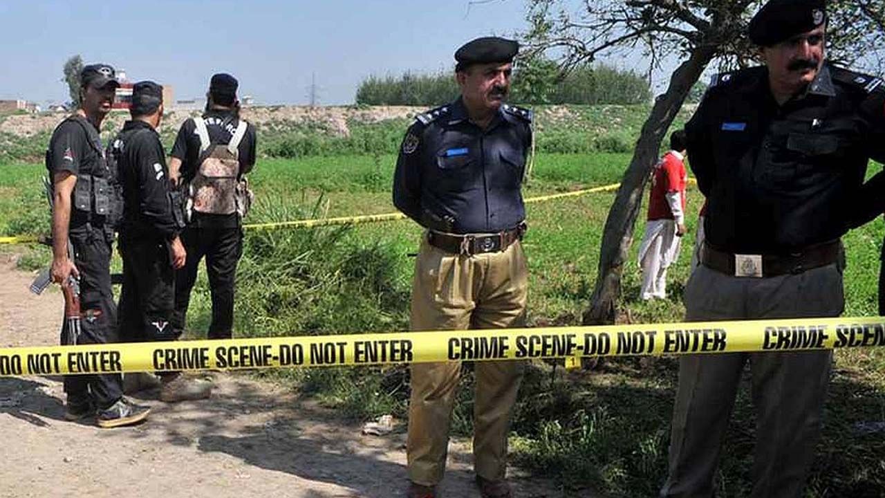 Pakistan Cop: স্ত্রীর সঙ্গে অবৈধ সম্পর্ক! পুলিশকর্মীর নাক, কান কেটে দিলেন স্বামী