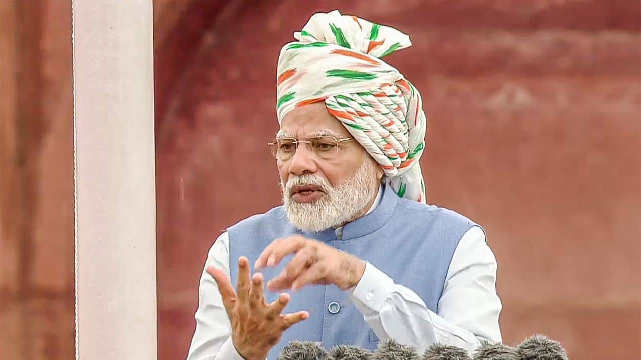 PM Narendra Modi: ভাষণেই নয়, পোশাকেও লুকনো বিশেষ বার্তা, এবার নমোর পোশাকের বিশেষত্ব কী ছিল জানেন?