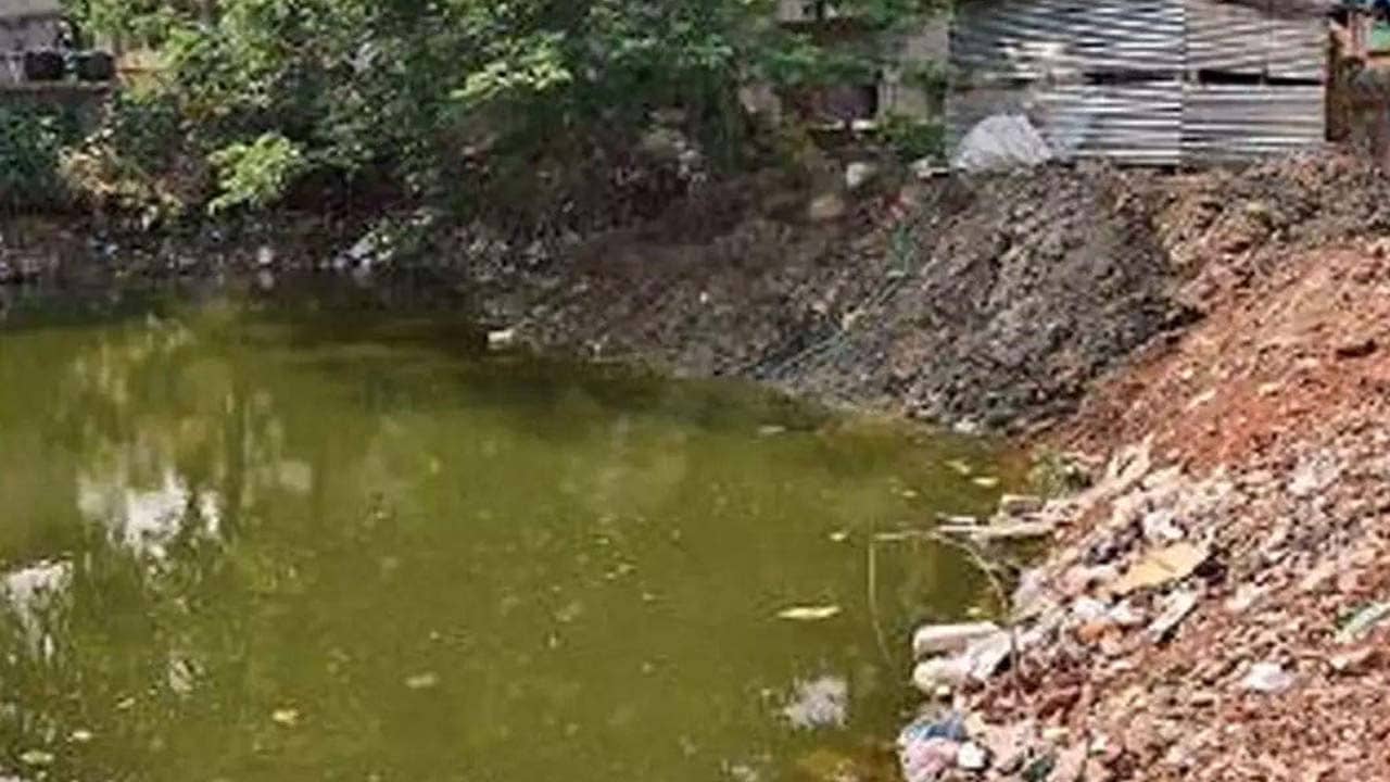 Chinsurah: পুকুর ভরাটের অভিযোগ চিকিৎসকের বিরুদ্ধে, হাইকোর্টের নির্দেশে পুকুর পুনরুদ্ধারে চুঁচুড়া পুরসভা