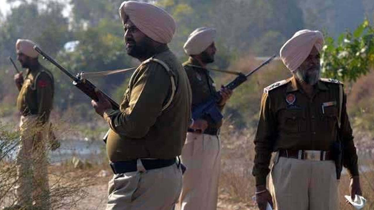 Terrorist: জঙ্গিদের থেকে উদ্ধার হওয়া অস্ত্র ব্যবহার করে পাকিস্তান সেনা, জানাল পঞ্জাব পুলিশ