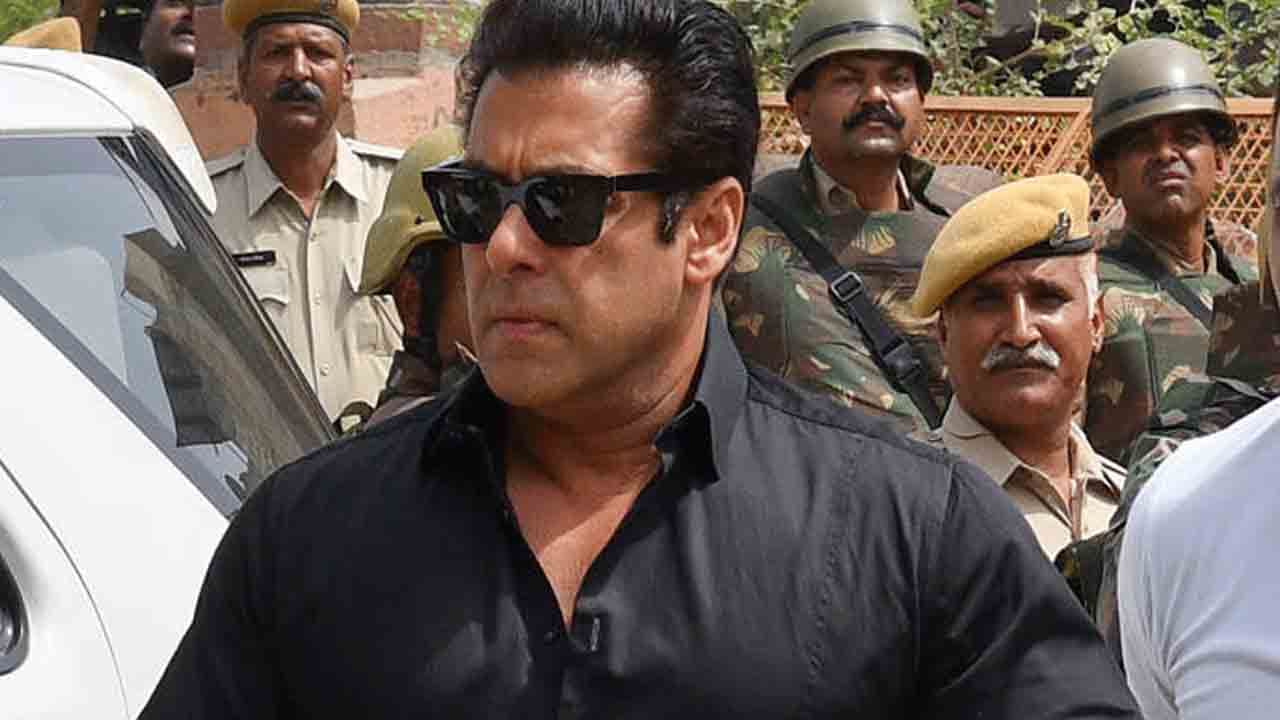 Salman Khan: ঘুম কেড়েছে খুনের হুমকি, প্রাণ বাঁচাতে ১.৫ কোটি ব্যয়ে কী করলেন সলমন