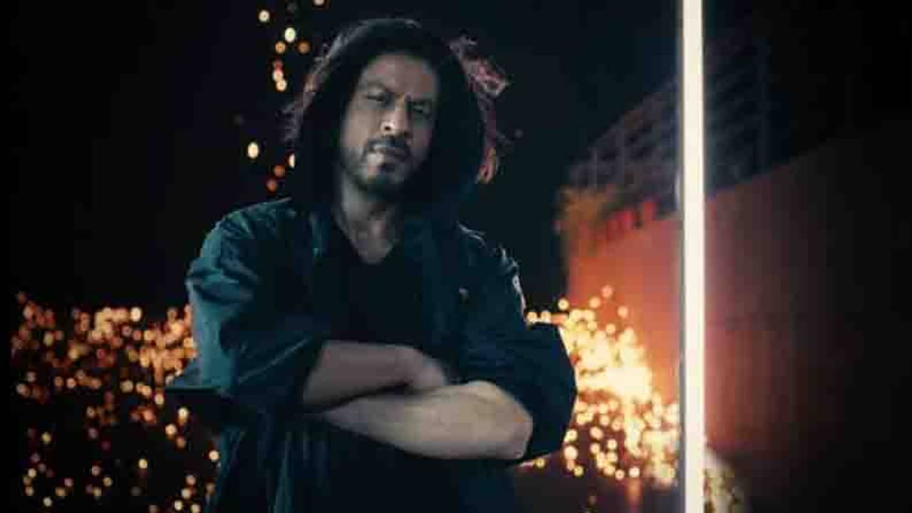 Shah Rukh Khan: ব্রহ্মাস্ত্র ছবিতে পাশাপাশি দাঁড়িয়ে দুই শাহরুখ, সোশ্যাল মিডিয়ায় শুটিং-এর ছবি শেয়ার হতেই ভাইরাল