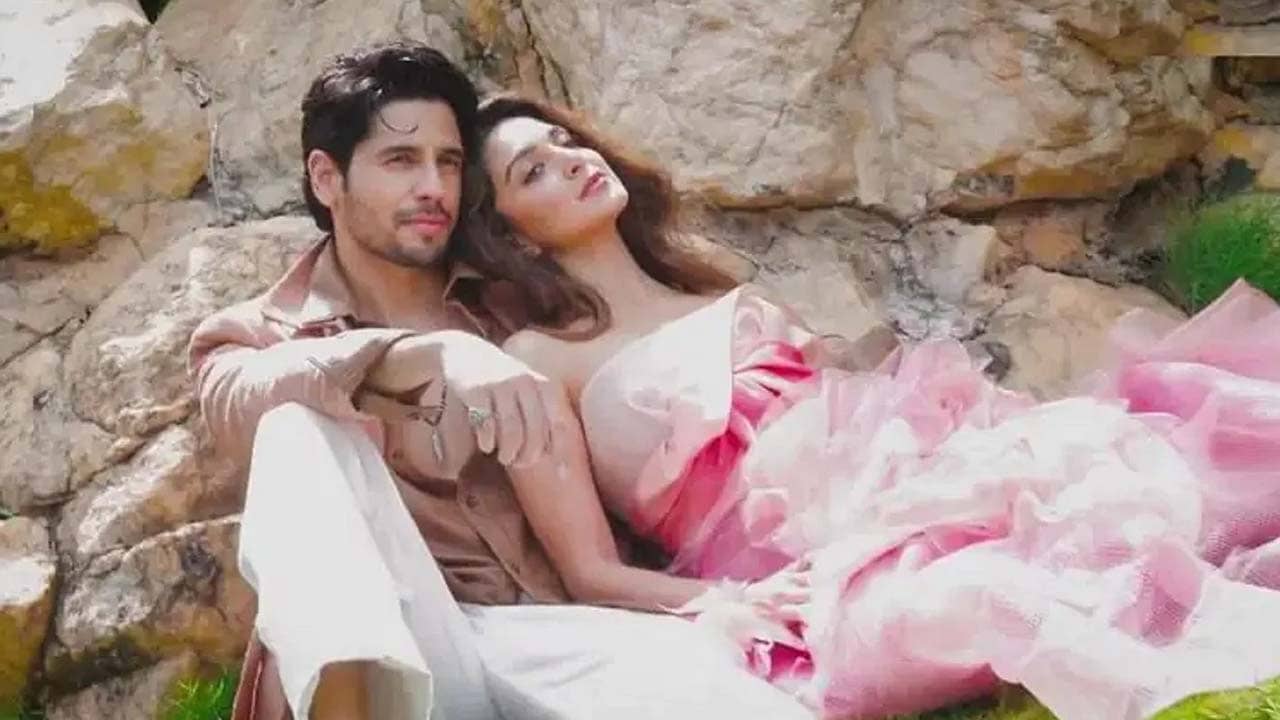 Sidharth-Kiara: নাহ, শেষ রক্ষা হল না, পাপারাৎজ়িদের লেন্সবন্দি হতেই হল সিদ্ধার্থ-কিয়ারাকে!