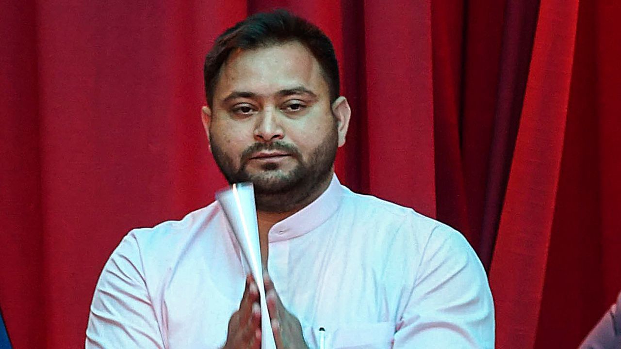 Tejashwi Yadav বারবার যাতায়াতে সমস্যা আমার বাড়িতেই থেকে যান ইডি সিবিআইকে আমন্ত্রণ 4585