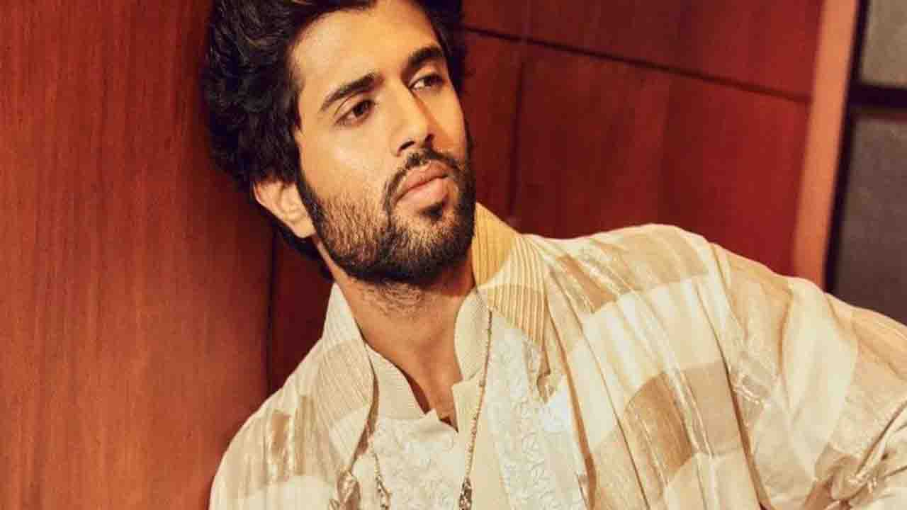 Vijay Deverakonda: যিনি 'অহংকারী', 'অ্যানাকোন্ডা' বলেছিলেন, তিনিই এবার ক্ষমা চাইলেন বিজয়ের কাছে