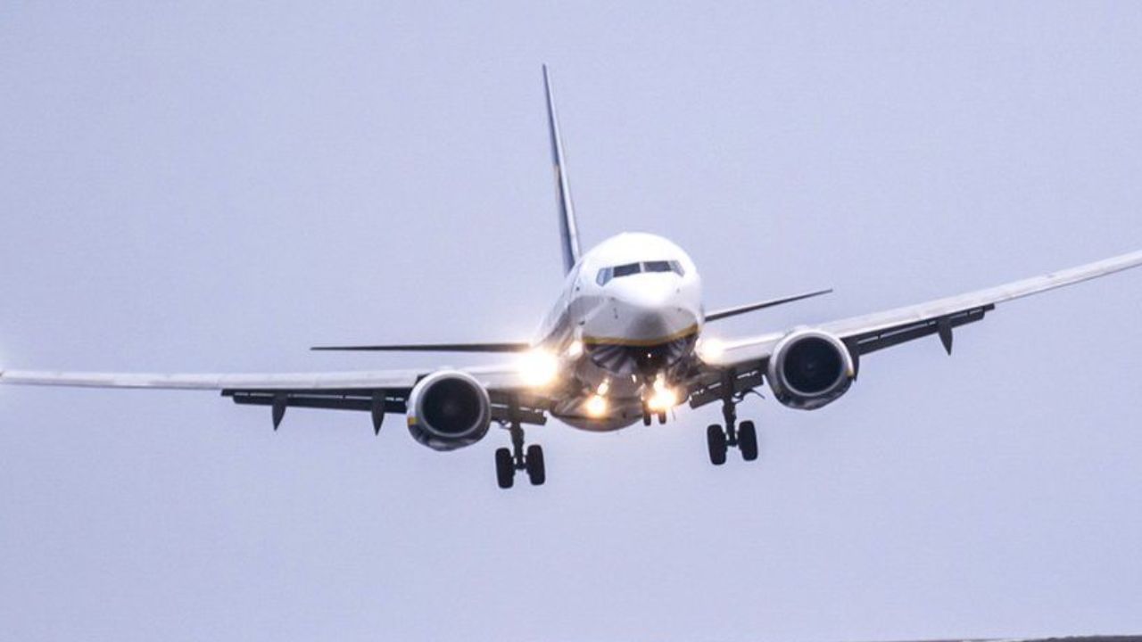 Pakistan Airlines: অন্তর্বাস পরতেই হবে! কারণ ব্যাখ্যা করে কড়া নির্দেশিক বিমান পরিবহণ সংস্থার