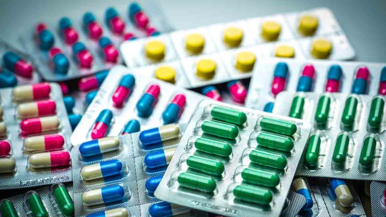 Antibiotic Tablets: গত ১ বছরে ৫০০ কোটিরও বেশি অ্যান্টিবায়োটিক ট্যাবলেট খেয়েছেন ভারতীয়রা! নয়া তথ্যে উদ্বেগ বাড়ছে গবেষকদের