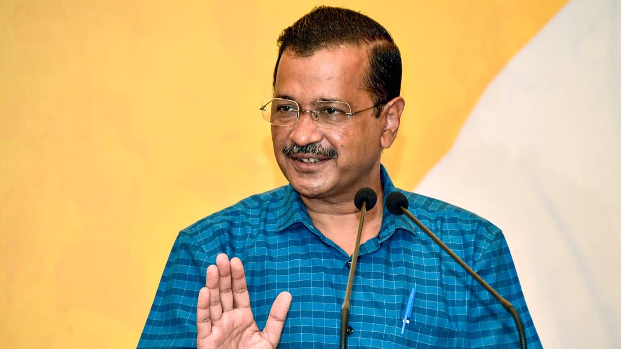 Arvind Kejriwal: আমার স্ত্রীও আমাকে এত প্রেমপত্র লেখেনি, কেজরীবালের টুইট নিয়ে তুঙ্গে চর্চা