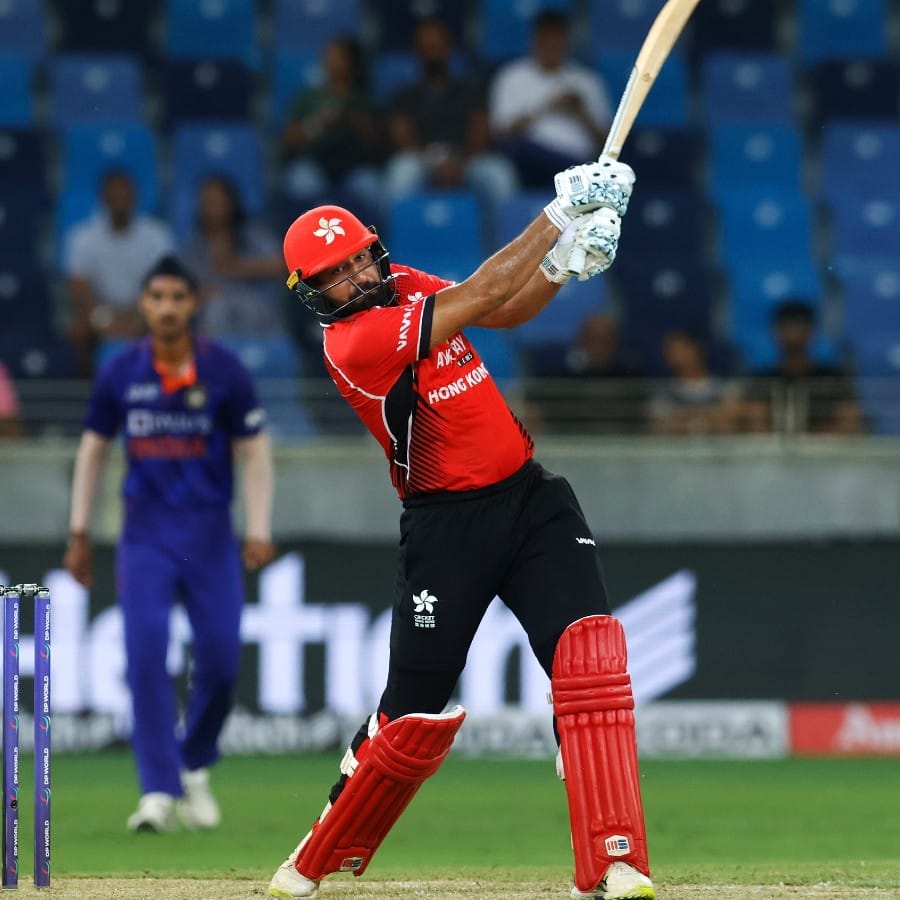 বাবর হায়াত (Babar Hayat)। বিশ্ব ক্রিকেটে হংকং কাগজে কলমে অনেক পিছিয়ে। ভারতের বিরুদ্ধে ৪১ রানের ইনিংস বাবর হায়াতের কেরিয়ারের অন্যতম সেরা প্রাপ্তি হয়ে থাকবে। (ছবি : টুইটার) 