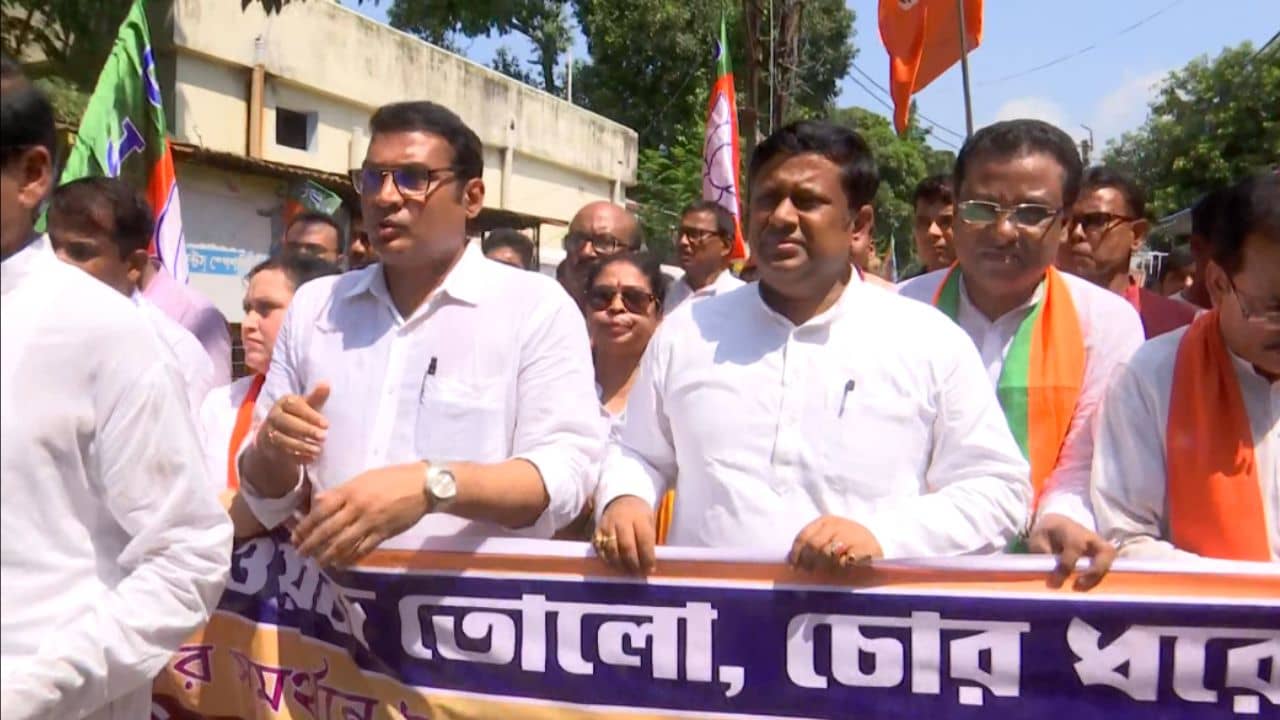 BJP Civil Disobedience Program: বিজেপি-র আইন অমান্যকে কেন্দ্র করে রণক্ষেত্র মালদা, সুকান্ত মজুমদারের নেতৃত্বে বিক্ষোভ