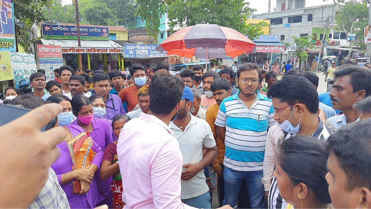 Balurghat: স্বাস্থ্যকর্মীকে চড় মারার অভিযোগ মহিলা চিকিৎসকের বিরুদ্ধে