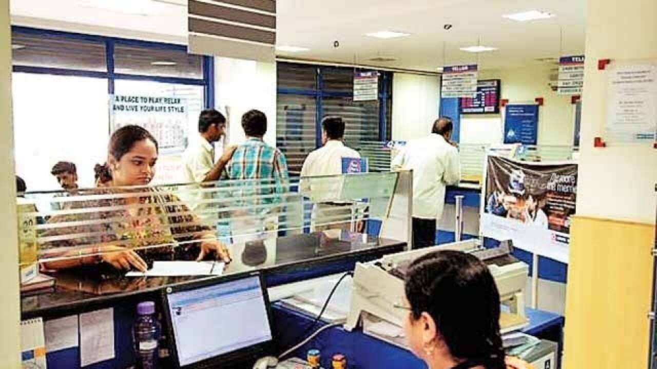 Bank Service Charges: কোন কোন পরিষেবার জন্য গ্রাহকের অ্যাকাউন্ট থেকে টাকা কাটে ব্যাঙ্ক?