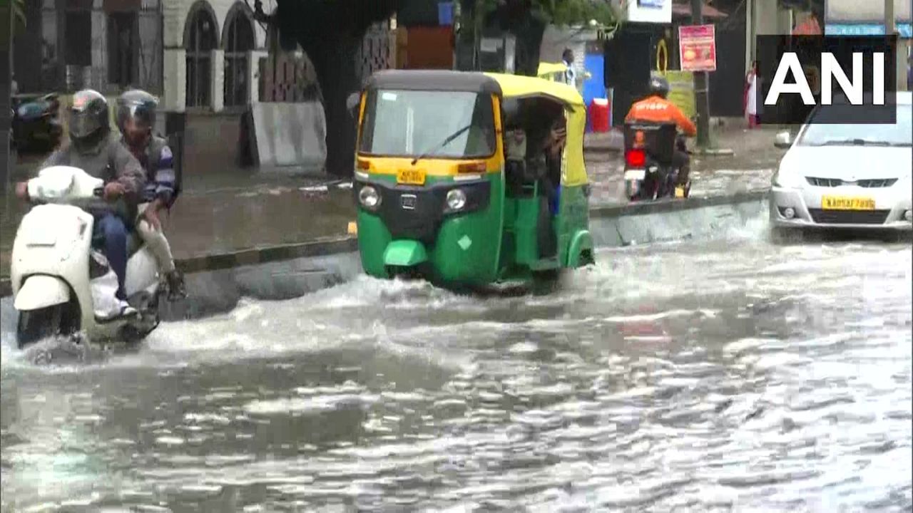 Karnataka Rain: বৃষ্টি ও জমা জলে ২২৫ কোটির ক্ষয়ক্ষতি, আইটি কোম্পানিগুলির সঙ্গে আলোচনায় বসার আশ্বাস মুখ্যমন্ত্রীর