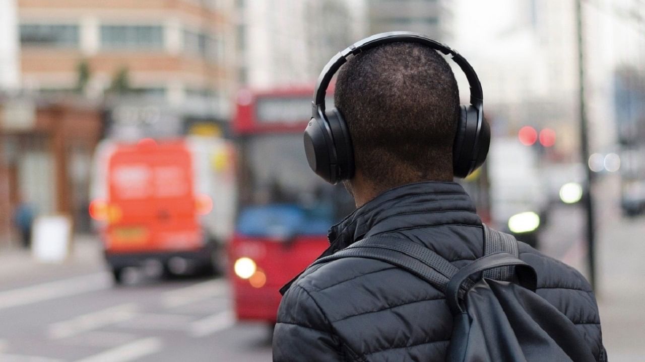 Bluetooth Headsets: পুজোর মুখে টাইট বাজেট? 1,000 টাকার মধ্যে সেরা 5 ব্লুটুথ হেডসেট, রইল তালিকা