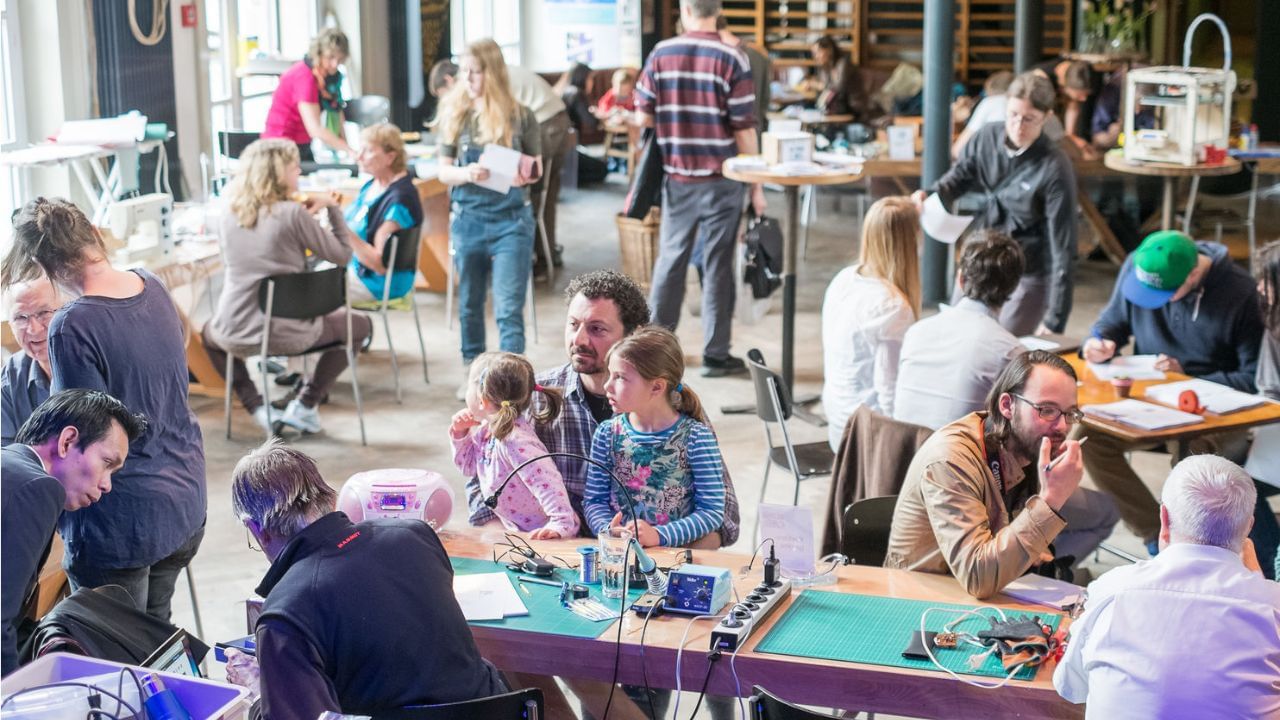 Repair Café at Kolkata: বাড়ির ভাঙাচোরা জিনিস নিয়ে উইকএন্ডে আড্ডা দিন শহরের প্রথম 'রিপেয়ার ক্যাফে'তে