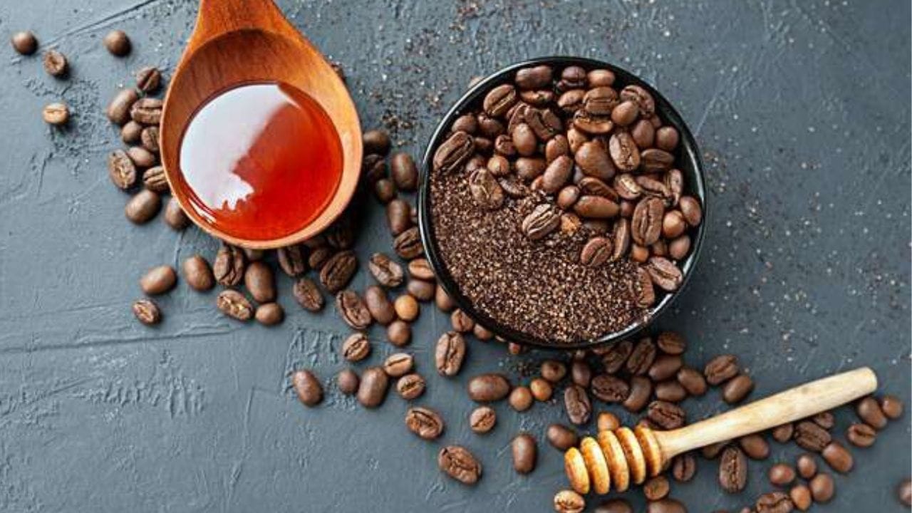 Hair Care Tips সিল্কি ও মসৃণ চুলের জন্য পুজোর আগে ট্রাই করুন কফির এই