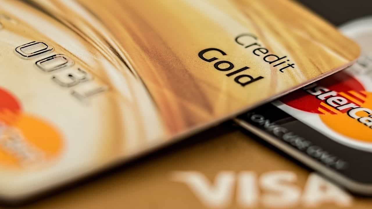 EMI On Credit Card : ক্রেডিট কার্ডে EMI সুবিধা নেবেন? এই বিষয়গুলি মাথায় রাখুন, নয়ত খসবে টাকা