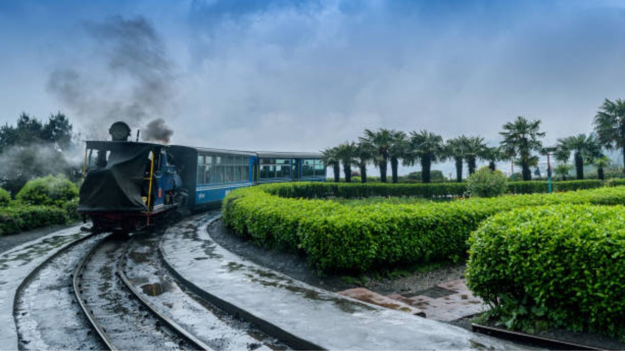 Darjeeling: নতুন ট্রেন নিয়ে পুনরায় যাত্রা শুরু নিউ জলপাইগুড়ি-দার্জিলিংগামী টয় ট্রেনের
