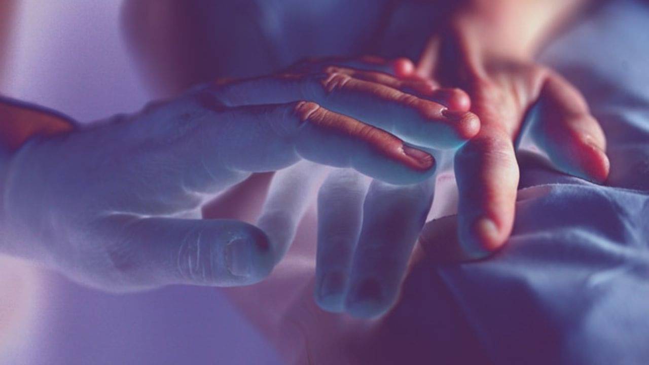 Dream of Dead Father: স্বপ্নে কি প্রয়াত বাবাকে দেখতে পান? কিসের ইঙ্গিত, জানেন?