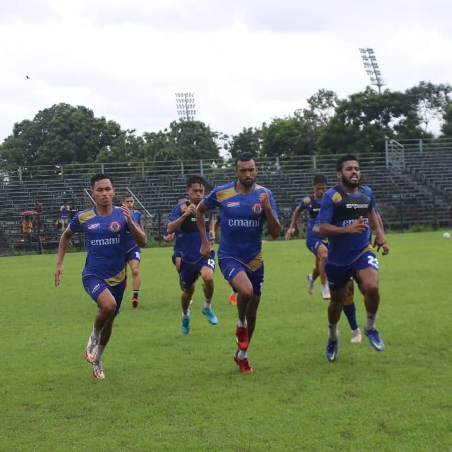 বিনো জর্জেরও কোভিড হওয়ায় ফের অস্বস্তিতে পড়েছিল ইস্টবেঙ্গল। স্টিফেনের রিপোর্ট নেগেটিভ আসায় স্বস্তি লাল-হলুদ শিবিরে। (ছবি : ইমামি ইস্টবেঙ্গল)