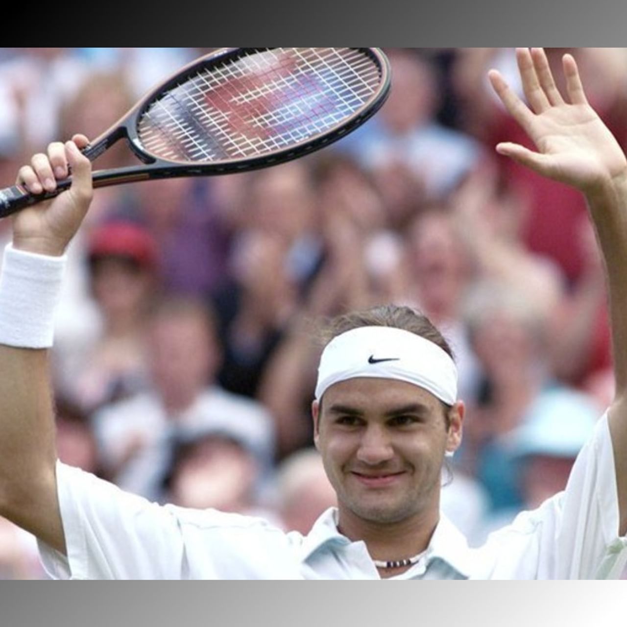  ২০০১ উইম্বলডনের (Wimbledon) চতুর্থ রাউন্ড। পিট সাম্প্রাস সেরা ছন্দে। টানা চারটি উইম্বলডন জিতেছেন। সেই মঞ্চেই উত্থান ভবিষ্যৎ কিংবদন্তির। বছর ১৯-এর রজার ফেডেরার (Roger Federer) হারান সে সময়কার সেরা খেলোয়াড় পিট সাম্প্রাসকে। ম্যাচ শেষে তরুণ প্রতিপক্ষ প্রসঙ্গে সাম্প্রাস বলেছিলেন, 'অনেক তরুণ খেলোয়াড় উঠে আসছে, তবে রজার বিশেষ প্রতিভাবান। আমার মতোই আবেগ দিয়ে খেলে।'(ছবি: টুইটার)