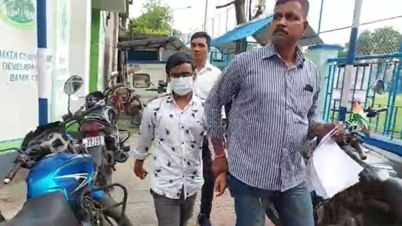 Fraud Case: প্রাক্তন ডিআইজির ক্রেডিট কার্ড সাফ! প্রতারণা করে শ্রীঘরে যুবক