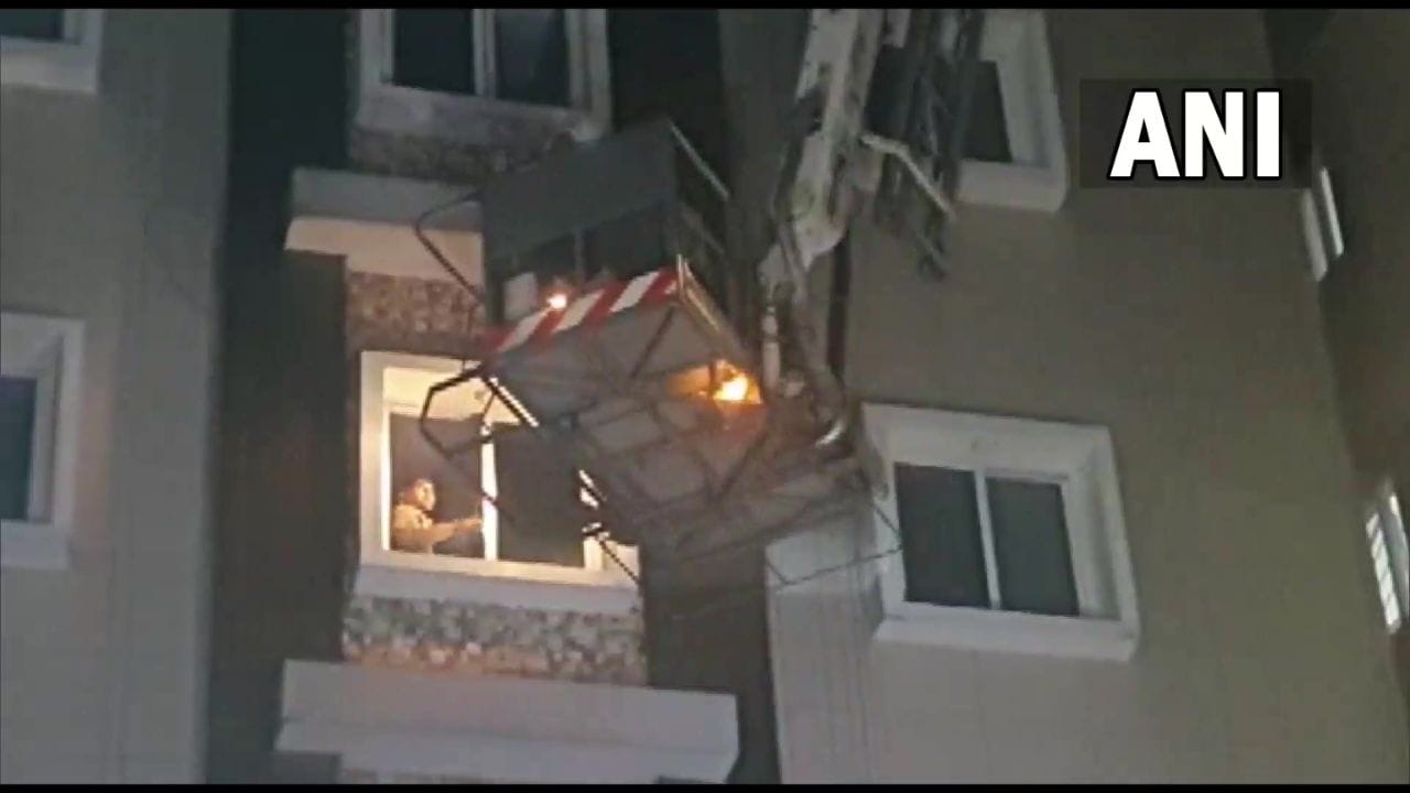 Hyderabad Fire ইলেকট্রিক স্কুটারের শোরুমে ভয়াবহ আগুন, শ্বাসরুদ্ধ