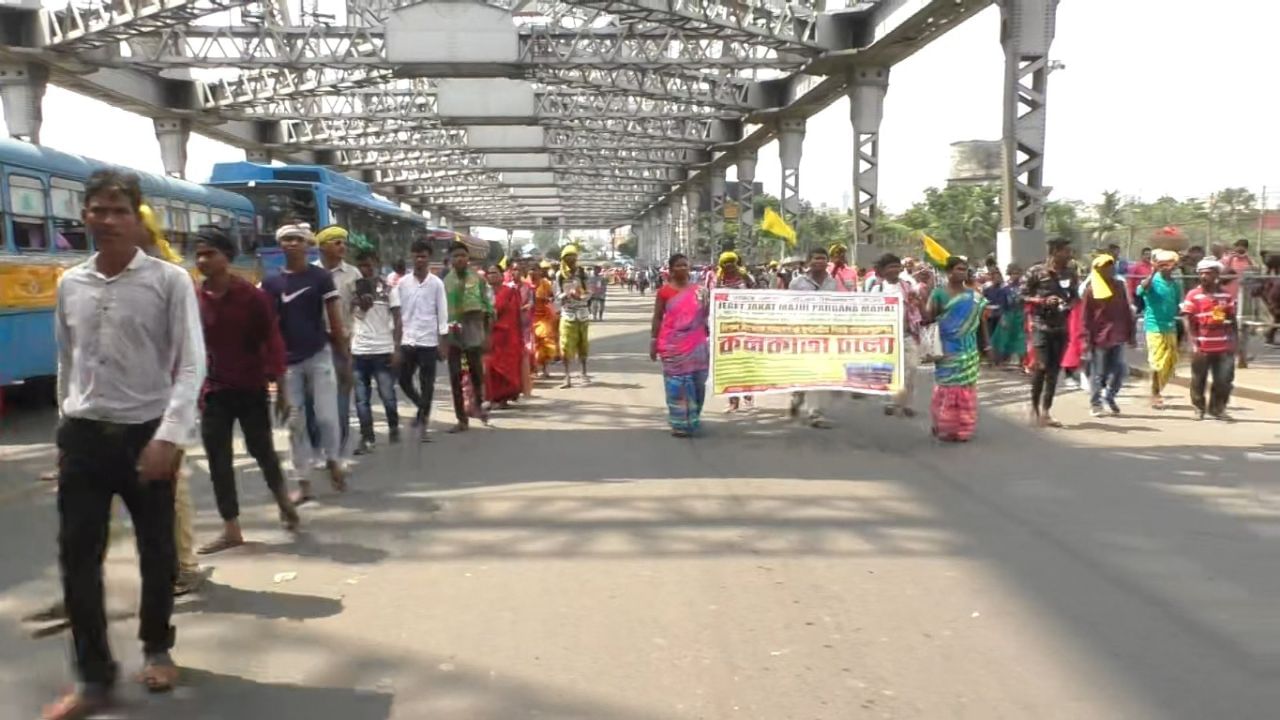 Protest in Kolkata: আদিবাসী সমাজের আন্দোলনের আঁচ এবার মহানগরেও, মিছিলে বিপর্যস্ত যান চলাচল