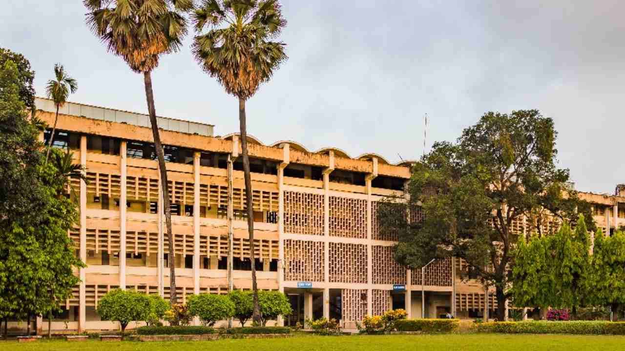 IIT Bombay: IIT Bombay: এবার আইআইটি বোম্বেতে এমএমএস কেলেঙ্কারি! গ্রেফতার ক্যান্টিন কর্মী