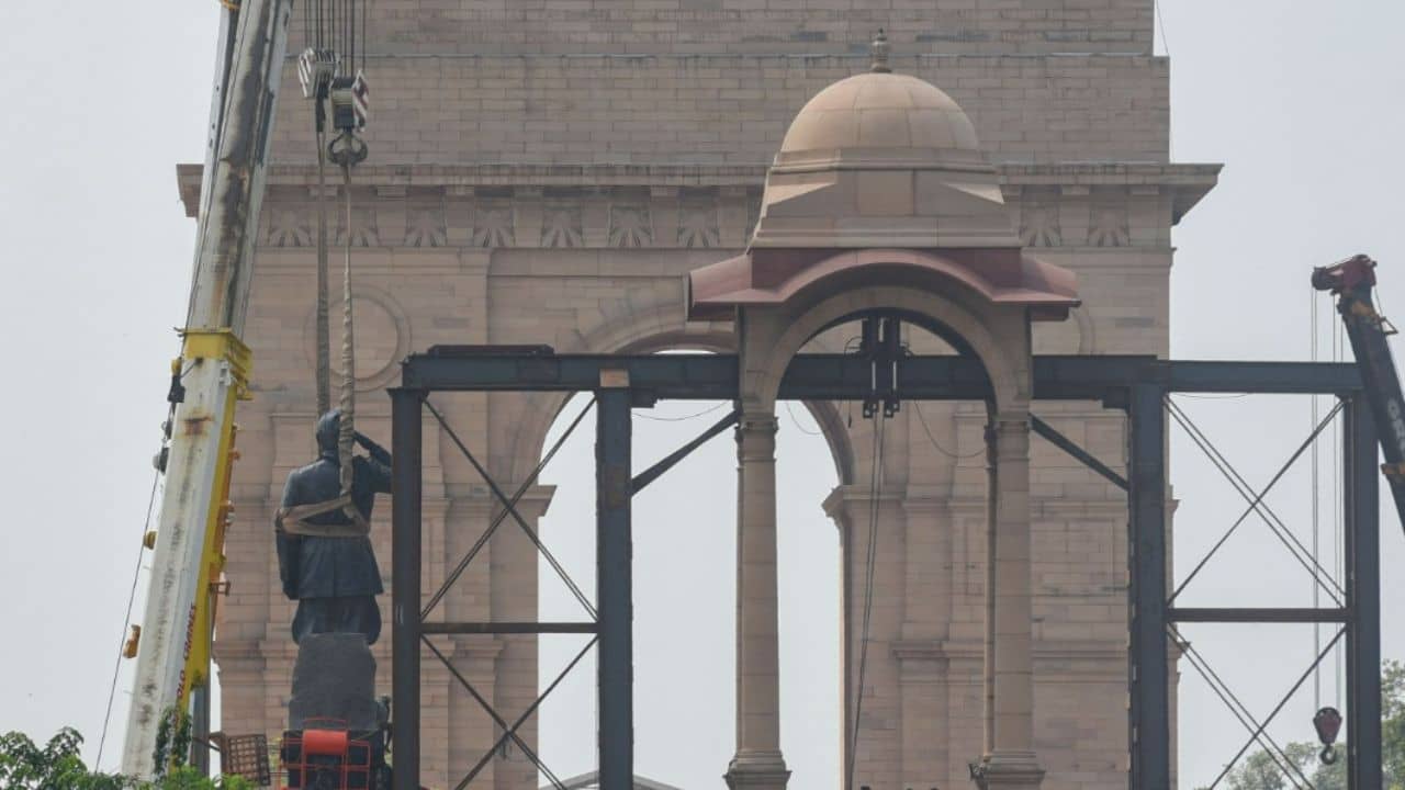 Netaji Statue: আর হলোগ্রাম নয়, ইন্ডিয়া গেটে বসল নেতাজির গ্রানাইট মূর্তি, আজই উদ্বোধন করবেন প্রধানমন্ত্রী