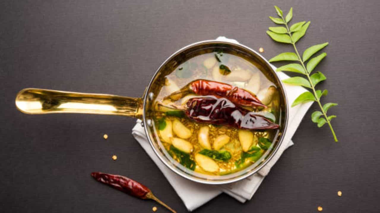 Indian Tadka: শুধু কথায় নয়, খাবারেও মনে করে যোগ করুন ফোড়ন, স্বাদ বদলে মুহূর্তেই খালি হবে প্লেট Indian Tadka: শুধু কথায় নয়, খাবারেও মনে করে যোগ করুন ফোড়ন, স্বাদ বদলে মুহূর্তেই খালি হবে প্লেট