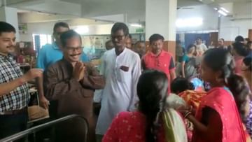 Bengal BJP: প্রসূতি বিভাগে ঢুকে ফল বিতরণ, বিতর্কে জড়ালেন বিজেপি সাংসদ