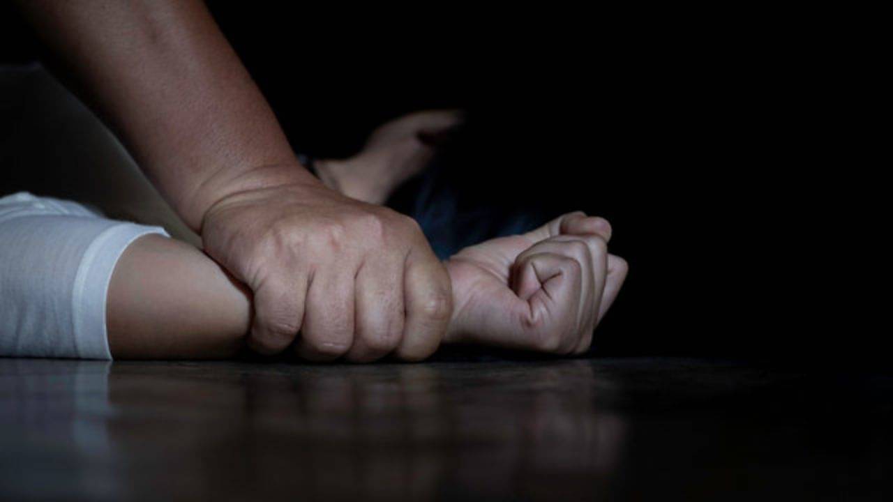 Minor Abused: মা চুরির মামলায় জেলে, দুই নাবালিকা মেয়েকে ধর্ষণ বাবার, প্রতিবেশী মহিলার সামনে আনল ঘটনা