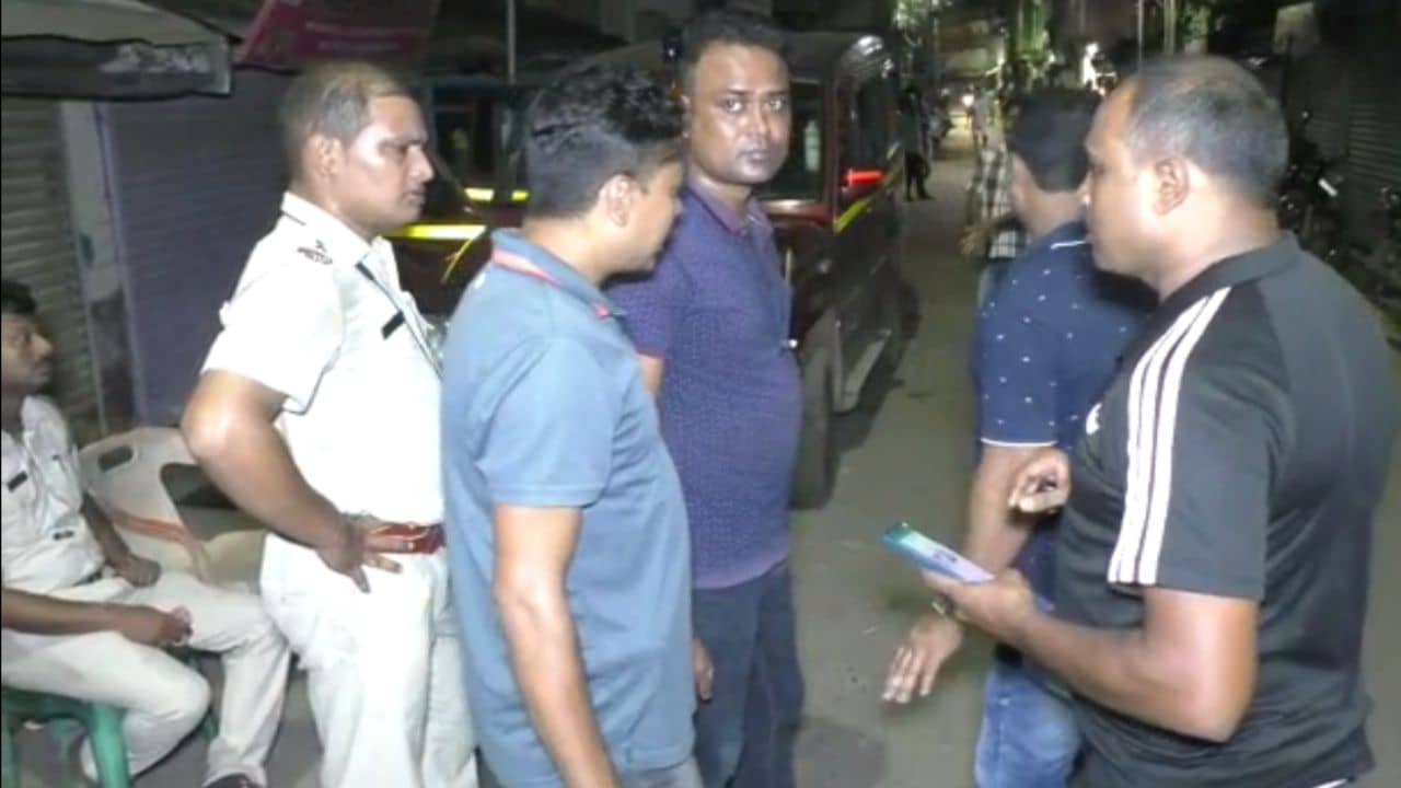 Kamarhati: তৃণমূলের দুই গোষ্ঠীর সংঘর্ষ, চলল পরপর গুলি, উত্তপ্ত কামারহাটি