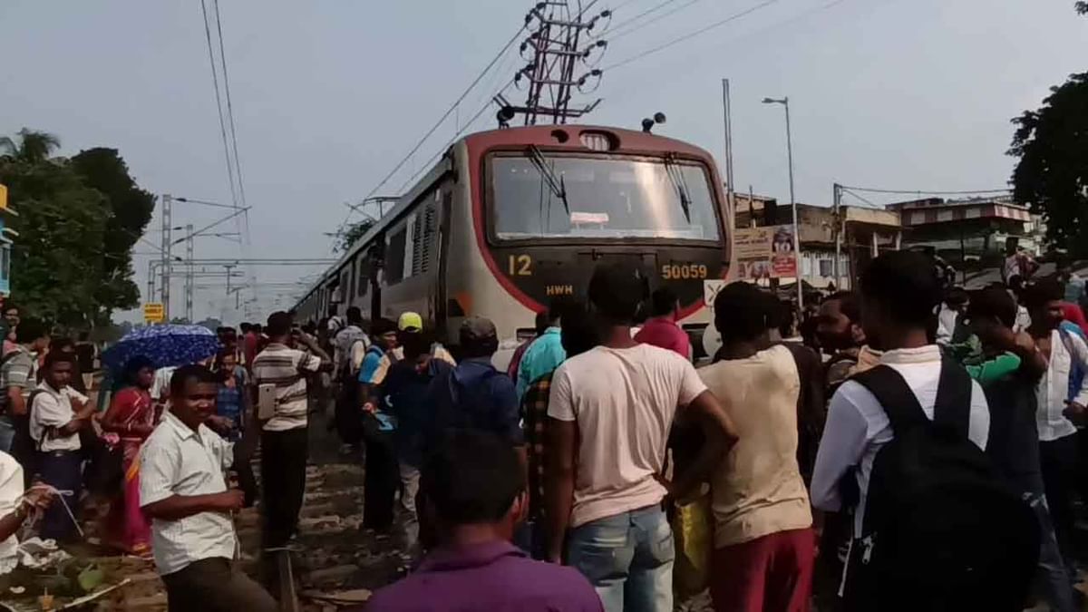 Rail Strike: হাওড়া বর্ধমান মেন ও কর্ড লাইনে একাধিক স্টেশনে রেল অবরোধ, চলছে যাত্রী বিক্ষোভ